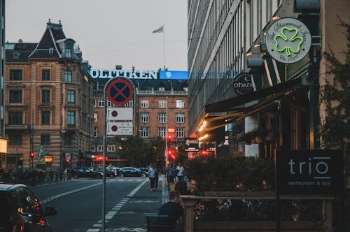 Kostenloses Stock Foto zu cafés, gebäude, restaurants