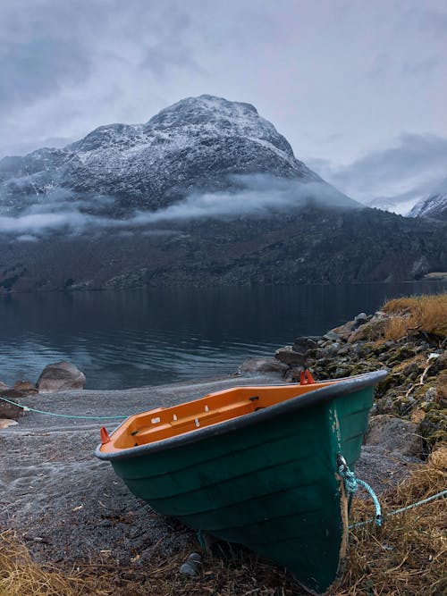 Gratis stockfoto met gras, h2o, houten boot