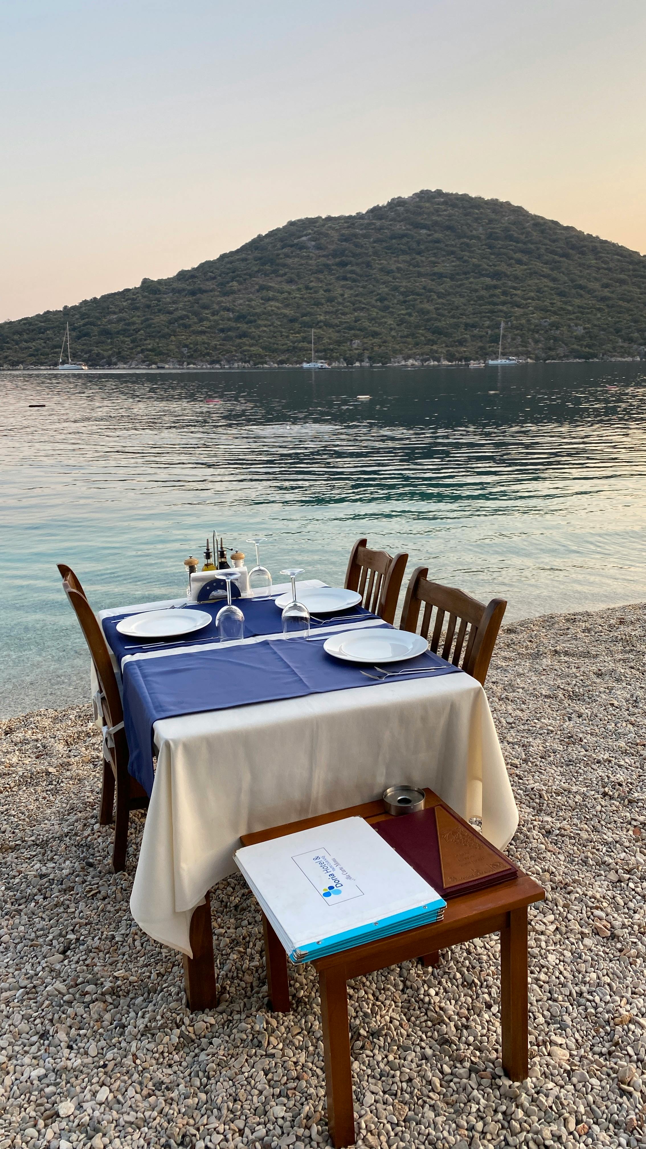 Dining by the Sea: Finding the Perfect Oceanfront Restaurant