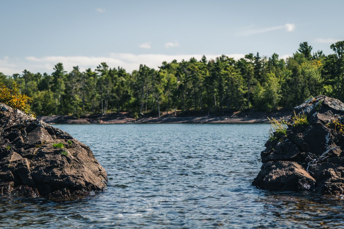 Rocks on Lake · Free Stock Photo
