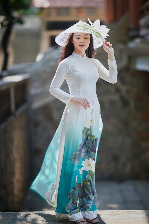 Darmowe zdjęcie z galerii z azjatka, biała sukienka, biały kapelusz