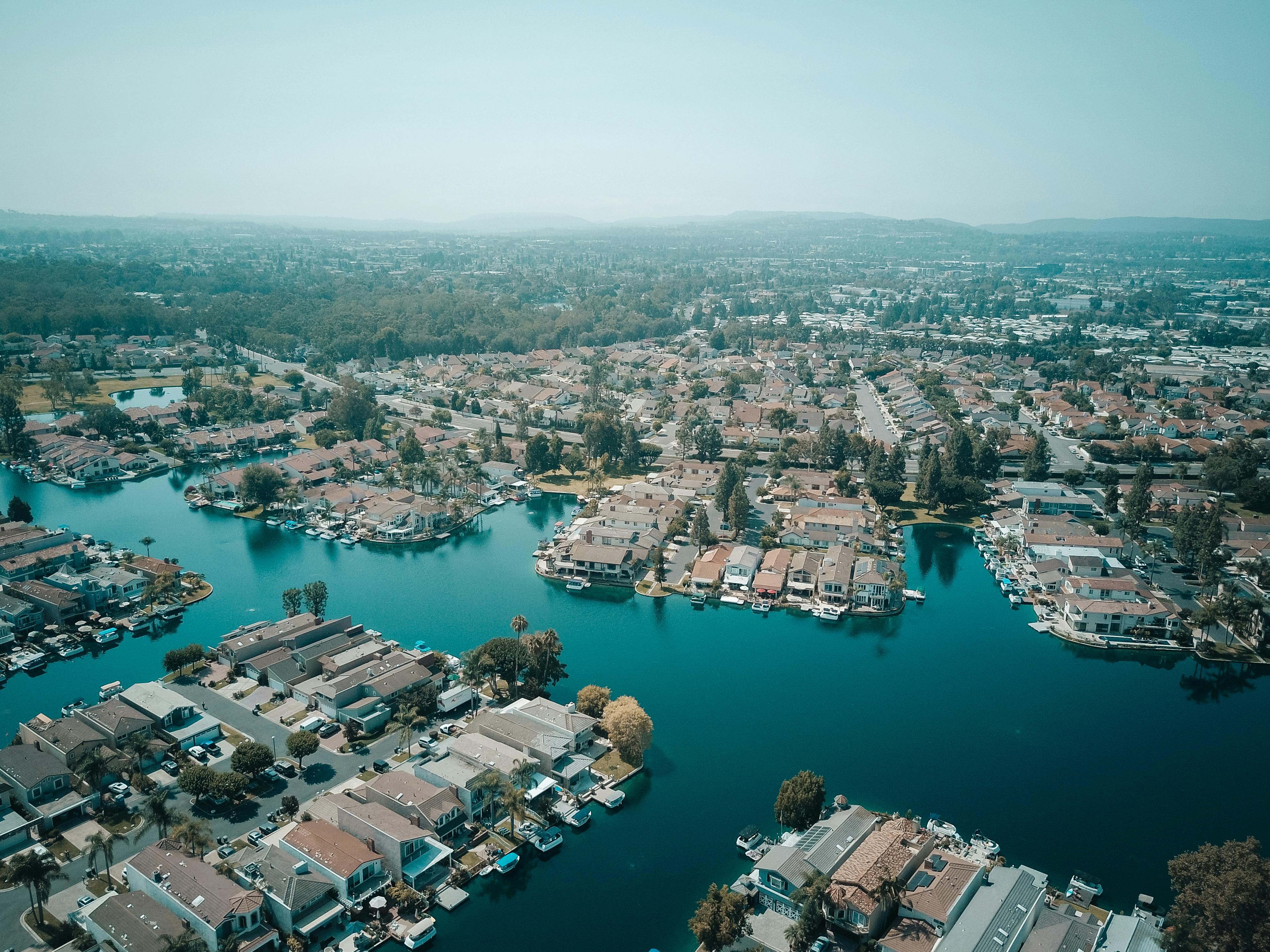 How Zillow disrupted the real estate industry — Photo by Kindel Media on Pexels