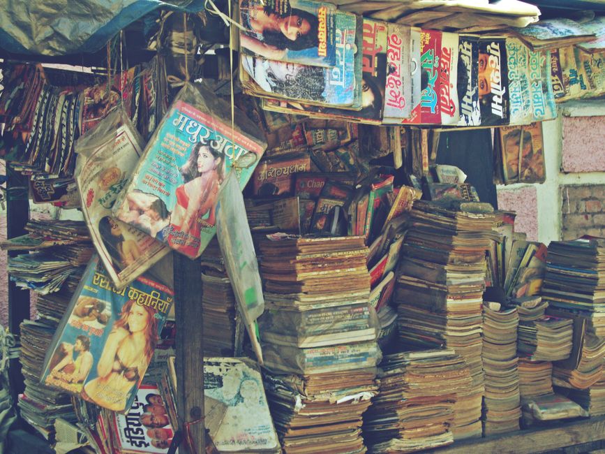 Selling short fiction to magazines hinges on pay tier, with pro-rate genre markets paying several times more per word than token literary outlets.