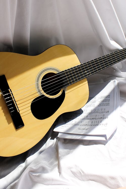 Kostnadsfri bild av akustisk gitarr, musikalisk komposition, musikinstrument