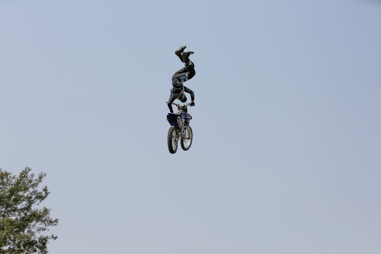 Stunts On Motocross