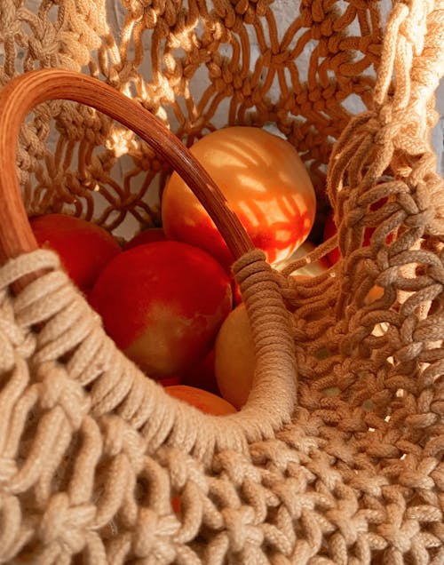 Peaches in shopping bag