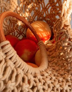 Knitted market bag filled with peaches — photo by Mariam Antadze on Pexels