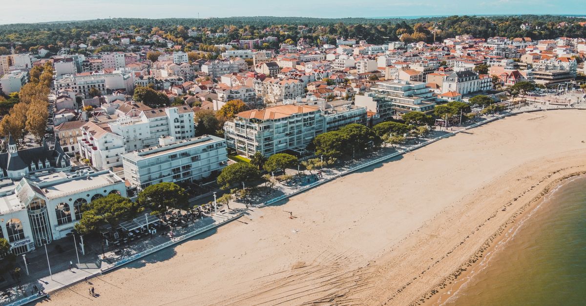 Stunning aerial view of Arcachon, France, showcasing the beach and vibrant cityscape.