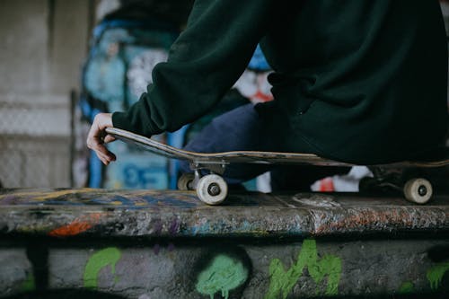 Close up on man hand holding skateboard