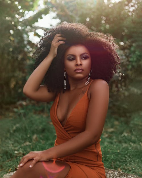 Základová fotografie zdarma na téma afro vlasy, atraktivní, brunetka