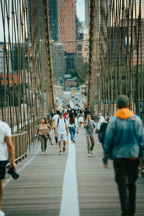 Ilmainen kuvapankkikuva tunnisteilla arkkitehtuuri, brooklyn bridge, ihmiset