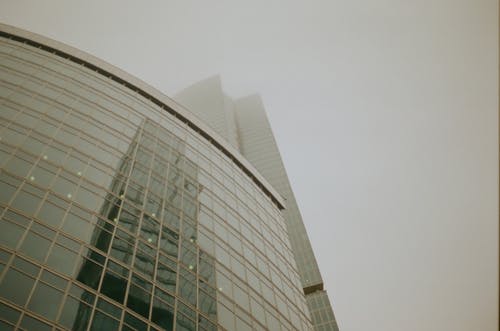 Архитектурная фотография стеклянного здания