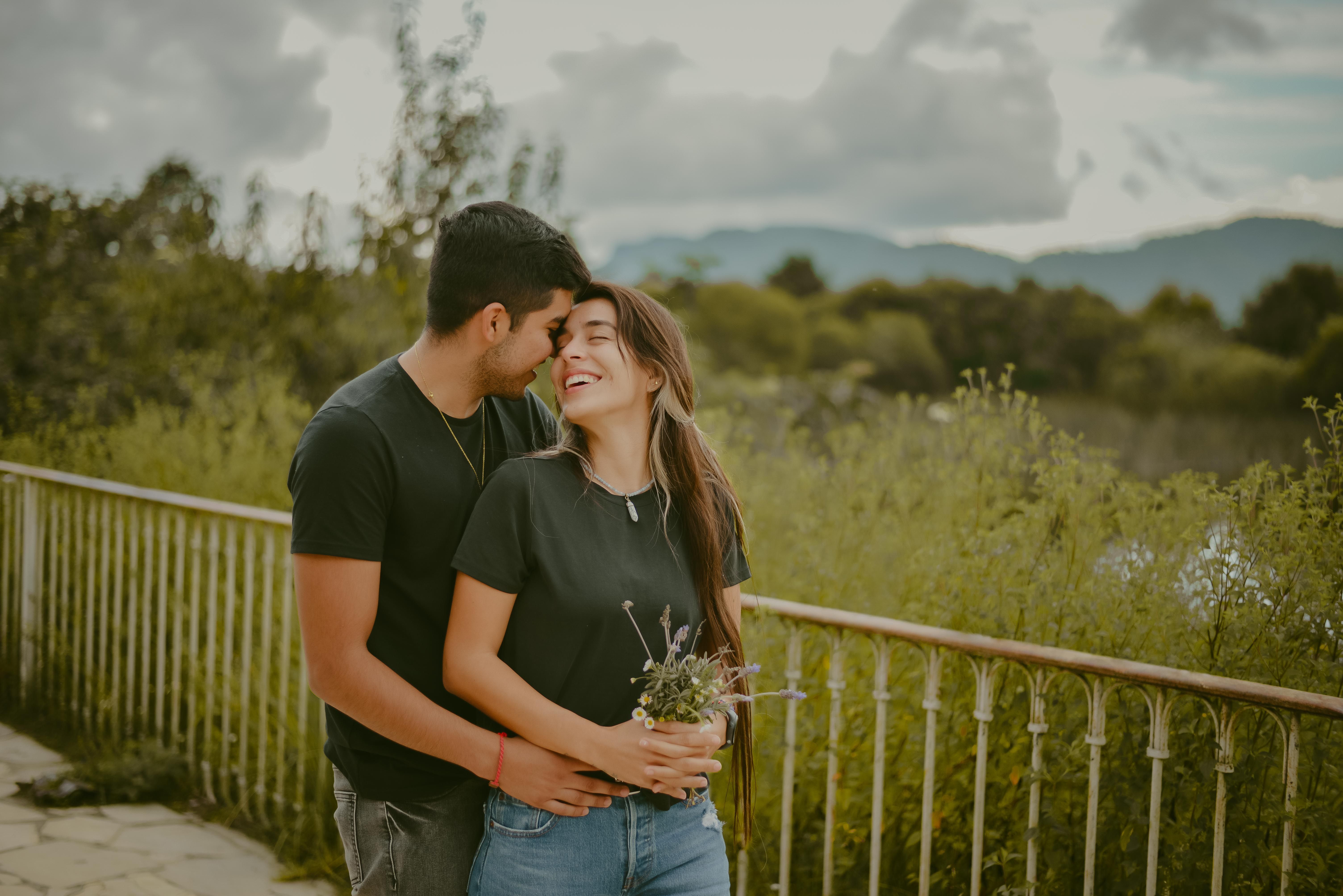 A joyful couple embracing on an outdoor path in San Cristóbal de las Casas, Mexico.