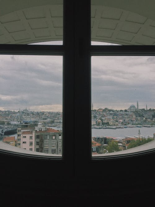 Darmowe zdjęcie z galerii z domy, widok miasta, widok okna
