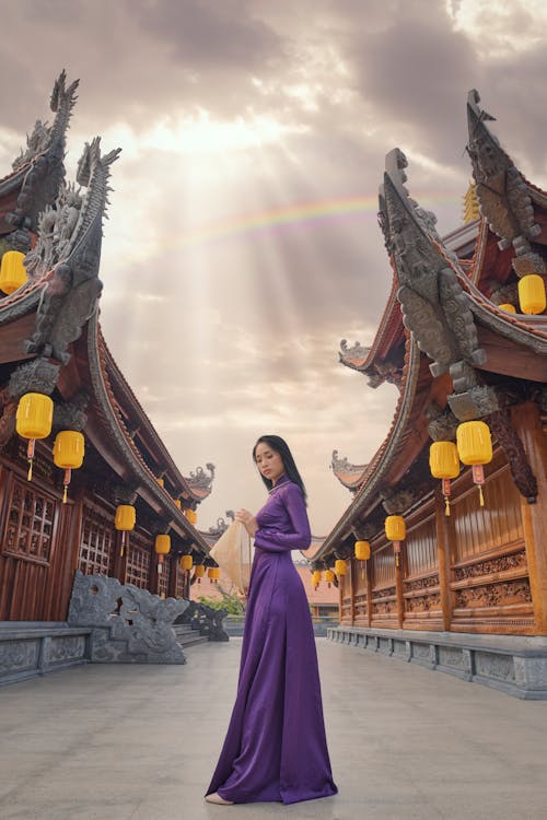 Ilmainen kuvapankkikuva tunnisteilla aasialainen nainen, arkkitehtuuri, aurinkopalkki