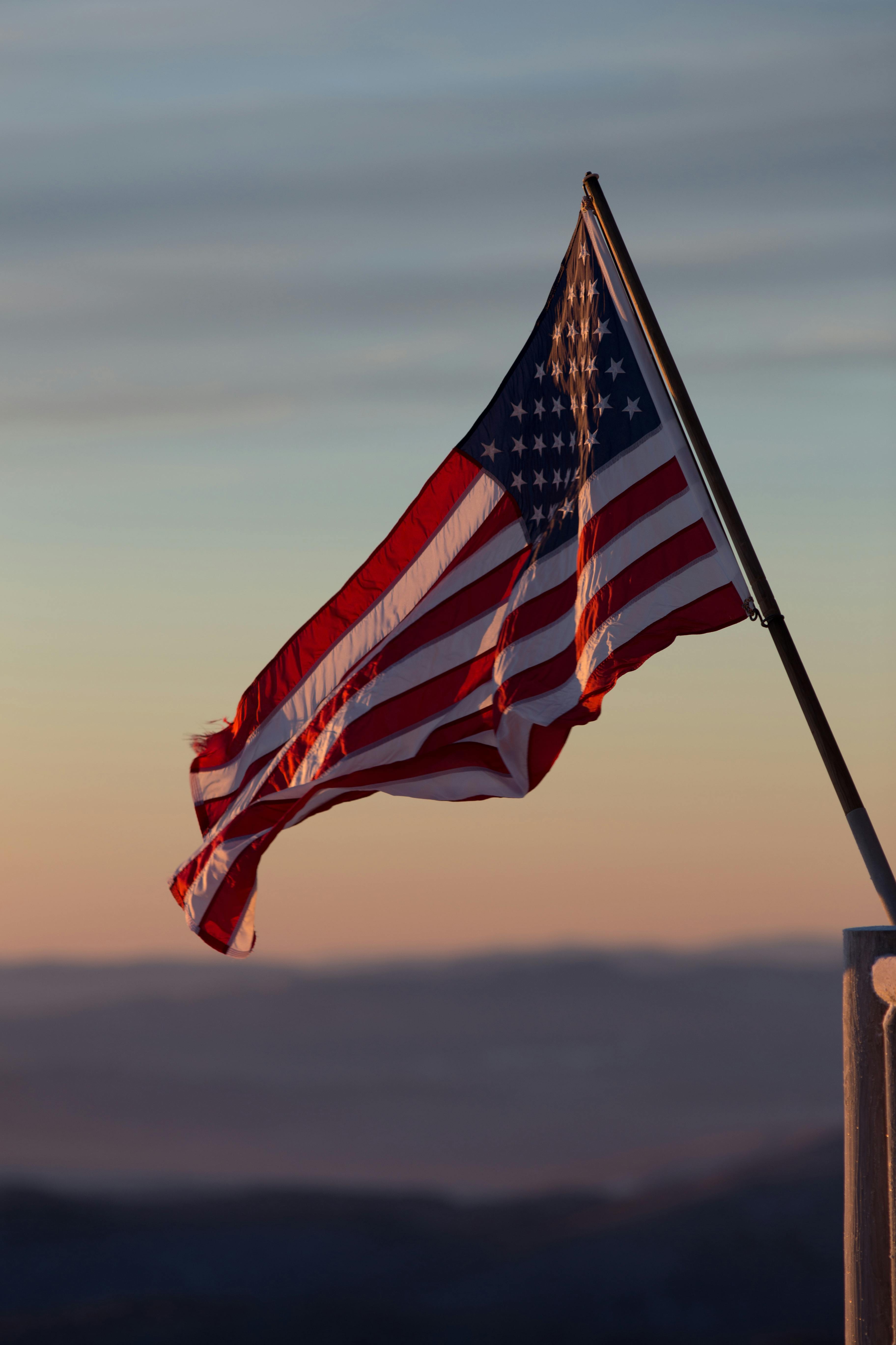 shallow photography of usa flag