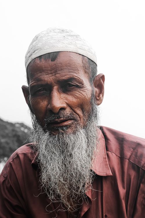 Free Close-up portrait of an elderly man with a long beard wearing a cap, captured outdoors. Stock Photo