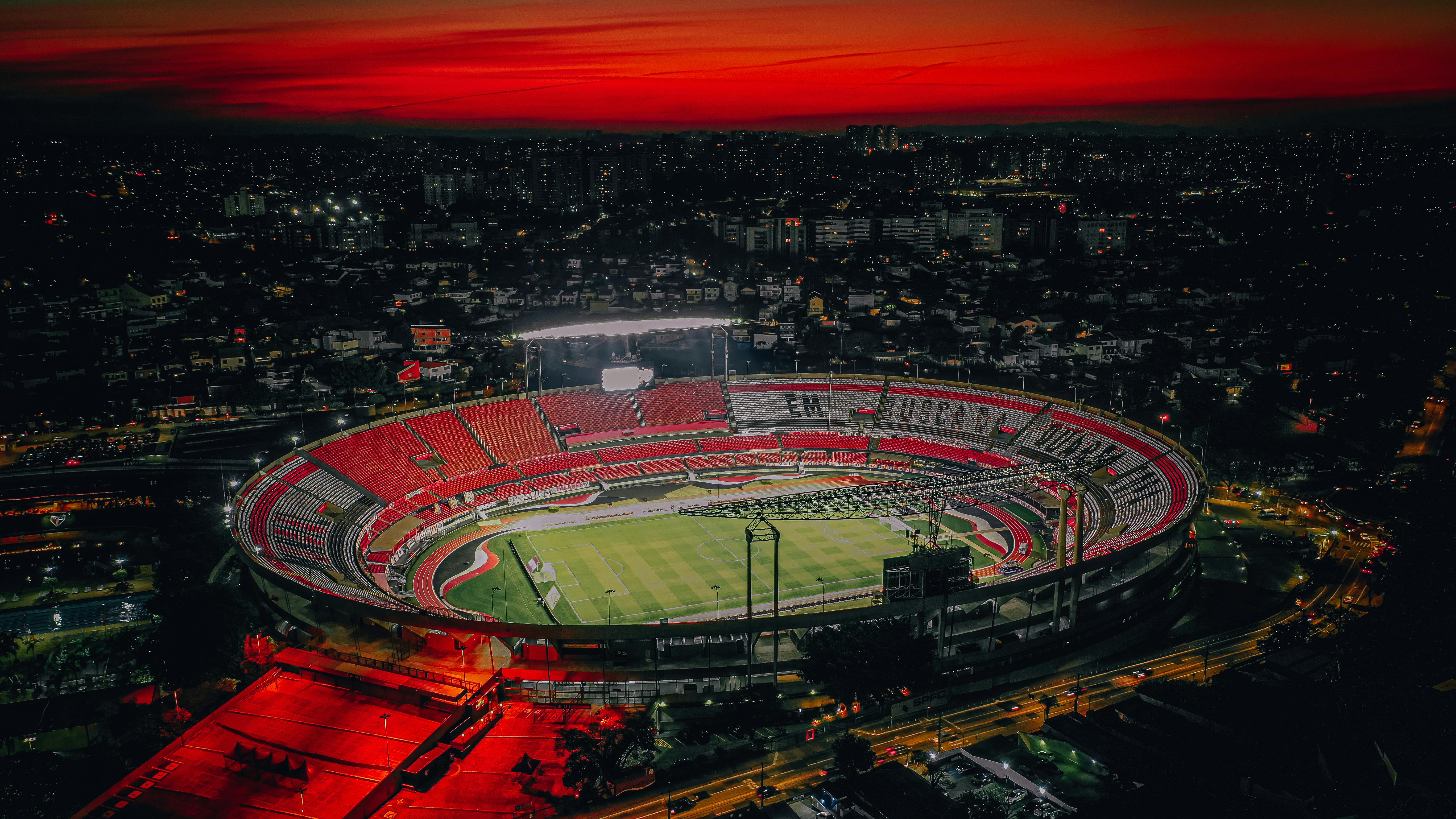 An aerial view of a football stadium at sunset photo – Free Arizona stadium  Image on Unsplash