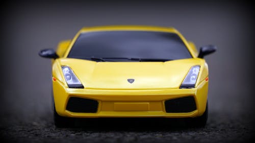 Gele Speelgoedauto