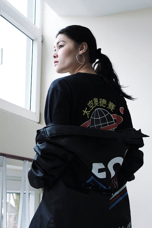 Безкоштовне стокове фото на тему «азіатська жінка, Вулиця, вуличний одяг»