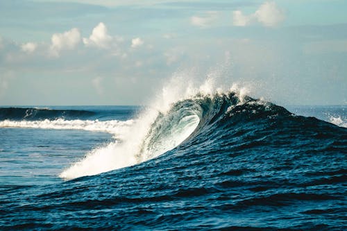 Seawaves in an Ocean 