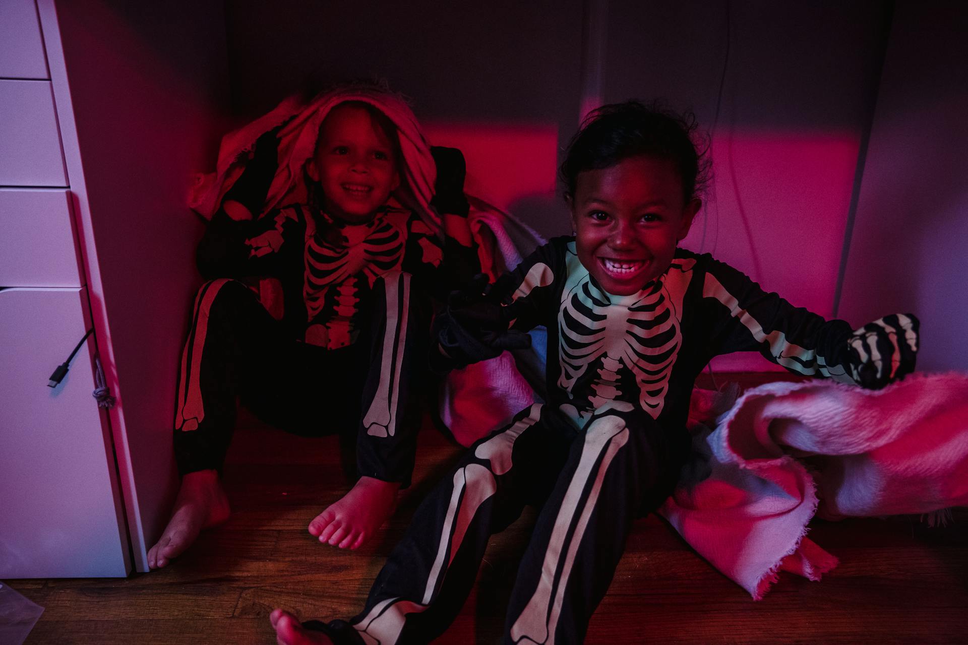 2 children dresses up as skeletons