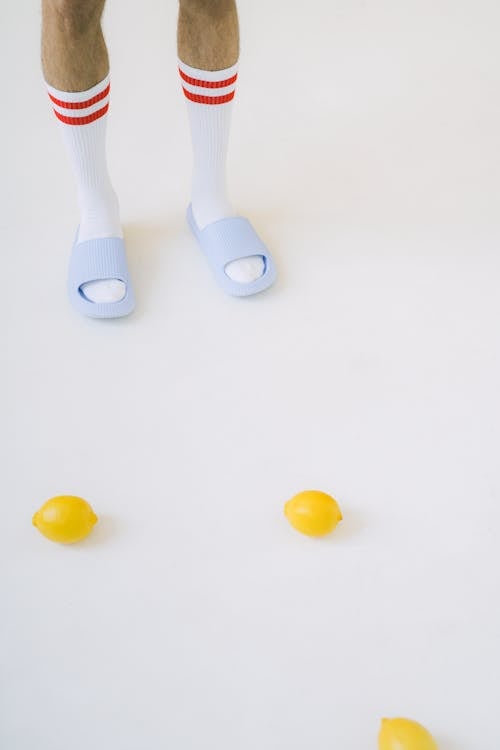 Gratis lagerfoto af citron, høj vinkel visning, human foot