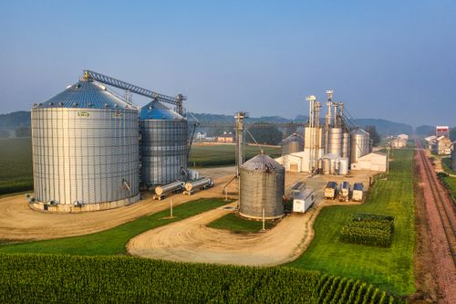Grain facility and rail line in Utica, Minnesota