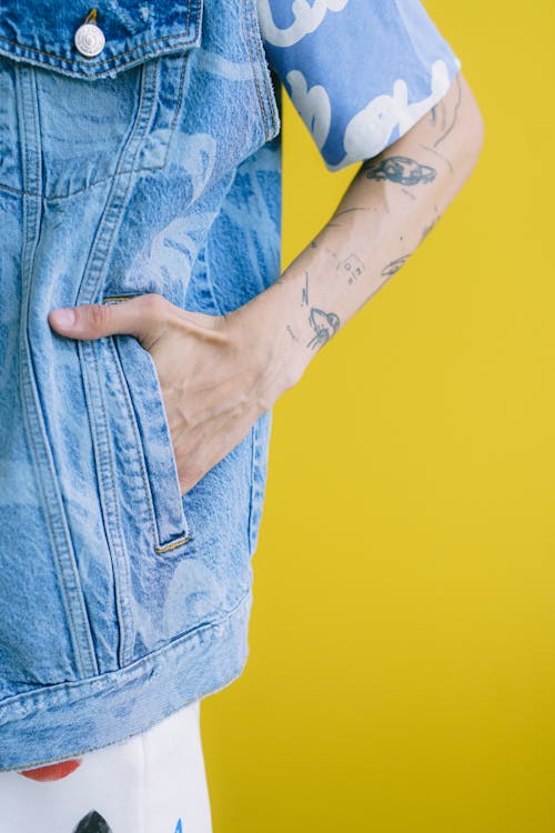 Gratis stockfoto met arm, denim, hand