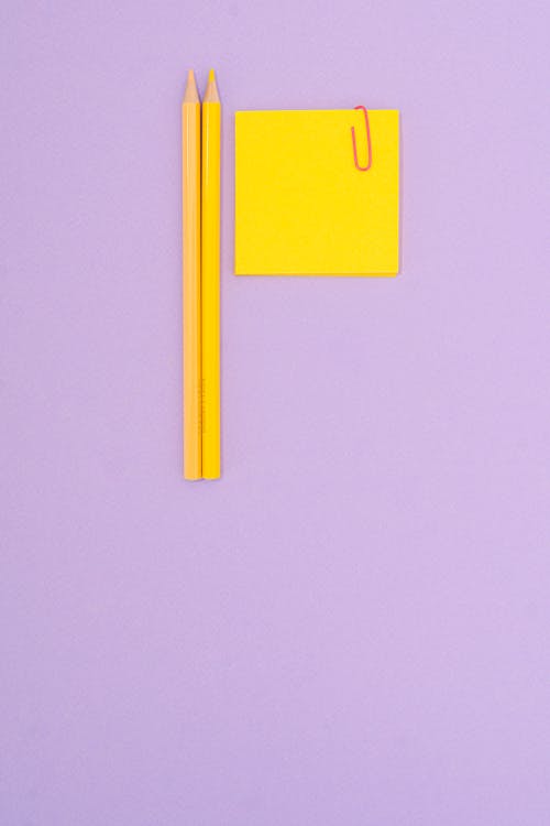 Immagine gratuita di giallo, graffetta, matite colorate