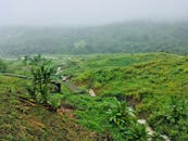 印度卡比昂隆拥有美丽的郁郁葱葱的绿色景观、充满活力的山丘和朦胧的景色