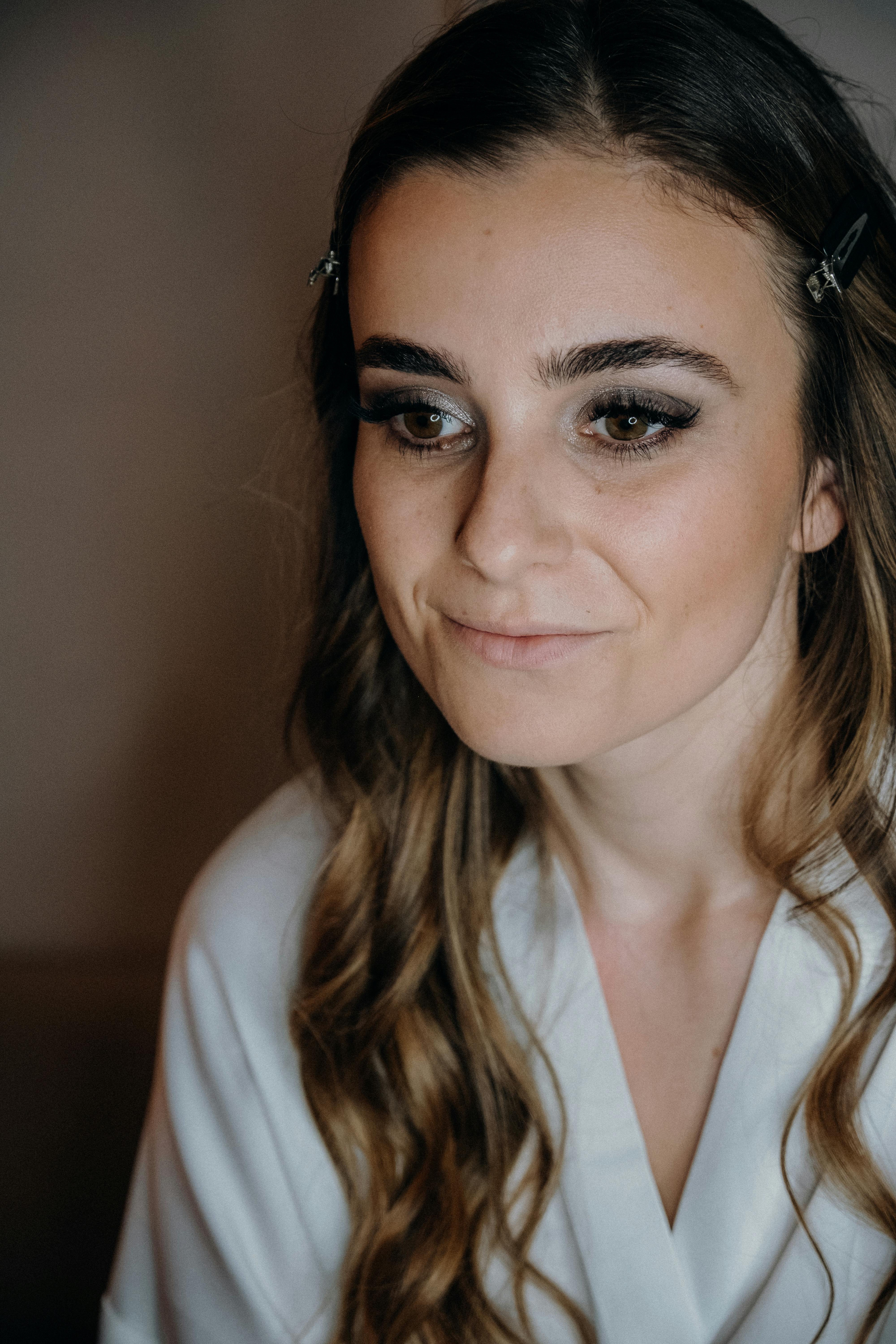 Ilmainen kuvapankkikuva tunnisteilla bobby-nastat, eleganssi, hienovarainen meikki Kuvapankkikuva