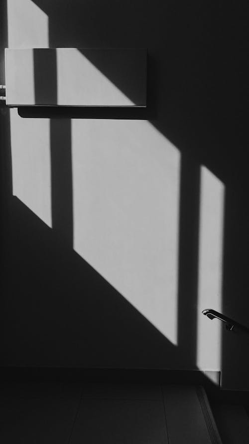 Darmowe zdjęcie z galerii z cień, czarno-biały, monochromatyczny