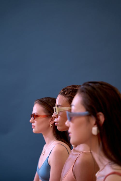 
Women Wearing Sunglasses