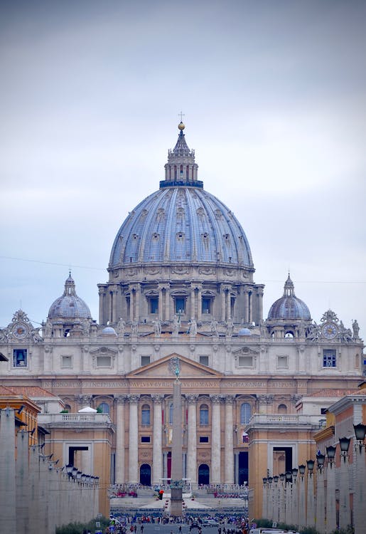 Cattedrale Di Cemento Bianco, Marrone E Blu