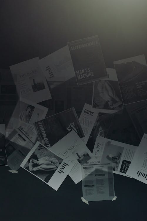 Foto stok gratis background hitam, berita, dalam ruangan