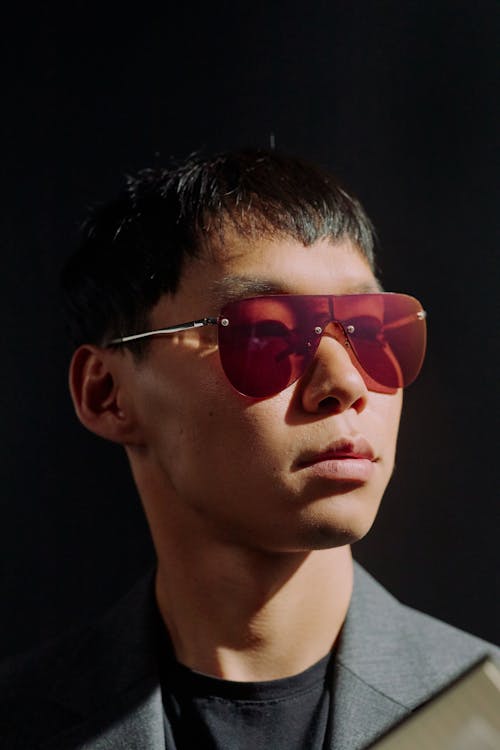 Head shot of man wearing sunglasses · Free Stock Photo