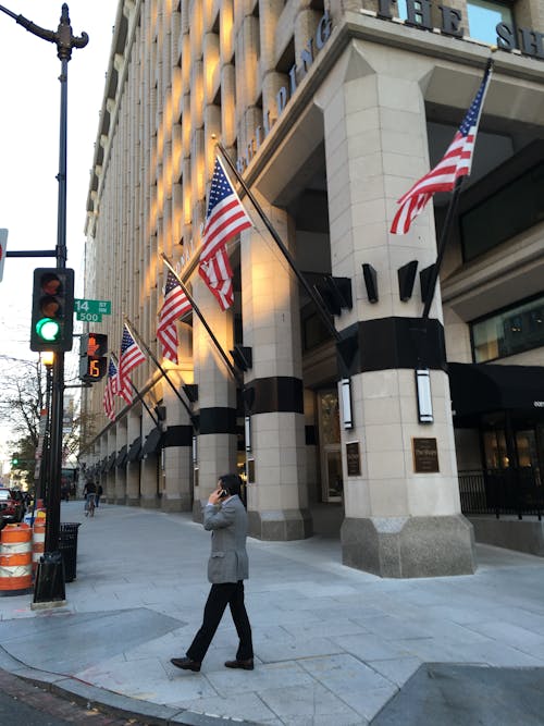 Foto stok gratis Bendera Amerika, city street, eksterior bangunan