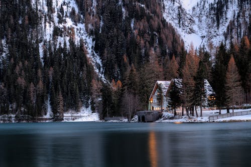 Haus In Der Nähe Des Sees Foto