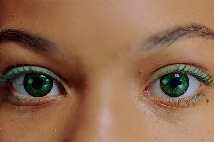 Efecto cosmético natural con lentes de color