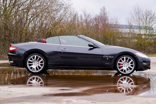 Δωρεάν στοκ φωτογραφιών με Maserati, ανοιχτό αυτοκίνητο, αντανάκλαση