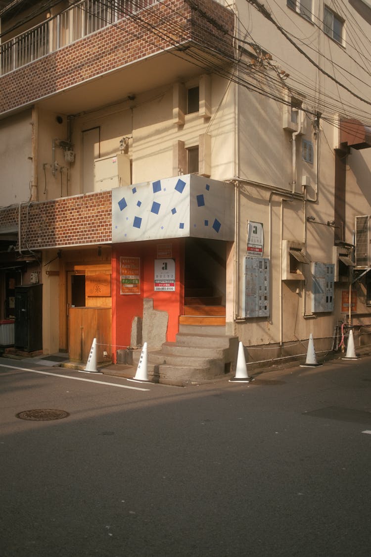 Closed Storefronts 