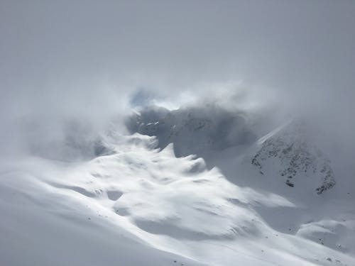 Montagne Couverte De Neige