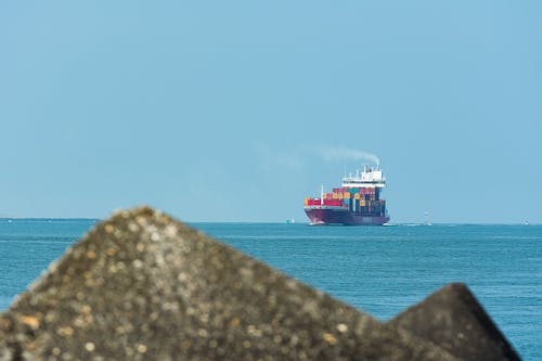 Gratis stockfoto met blauwe lucht, buiten, containerschip