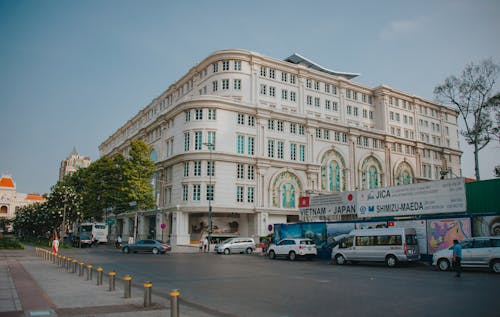 Edificio In Cemento Bianco