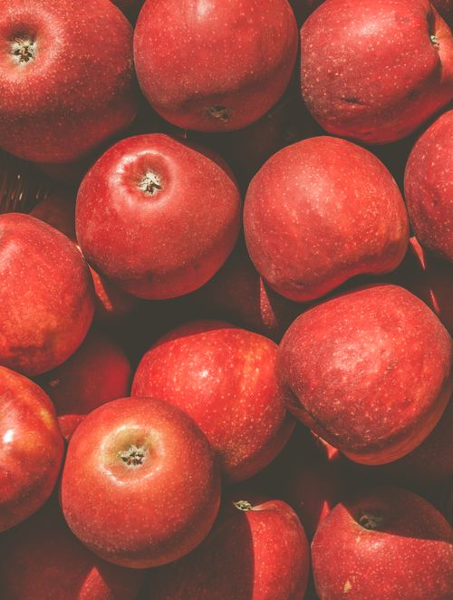 Free A vibrant close-up of many fresh red apples, showcasing their natural beauty and healthy appeal. Stock Photo