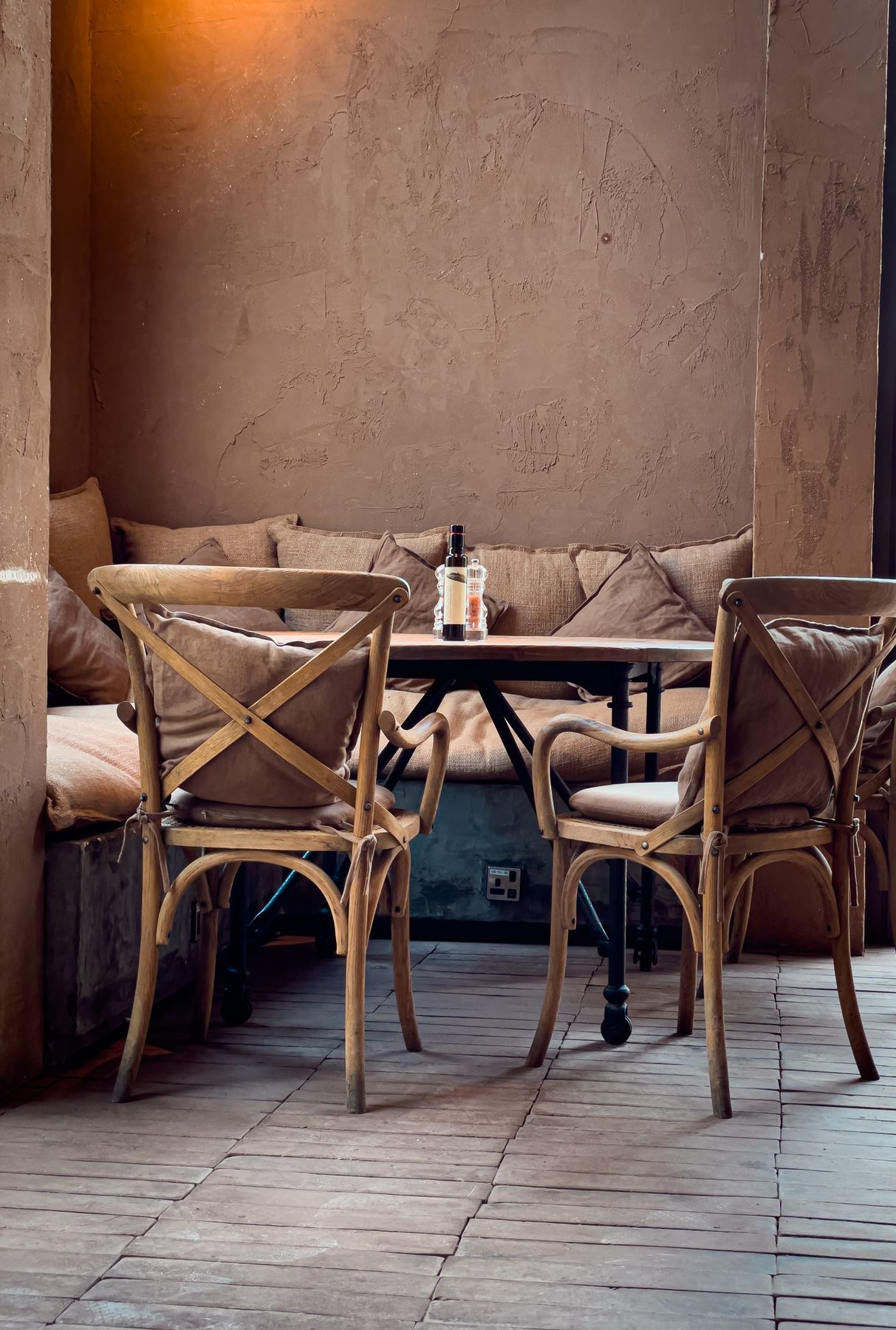 165° Hot restaurant interior