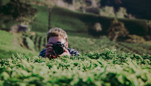 Ondiepe Focusfotografie Van Man Met Dslr Camera