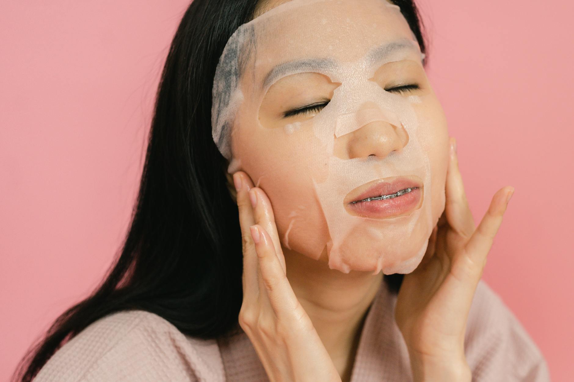 https://www.pexels.com/photo/foil-wrapping-mask-on-womans-face-9774972/