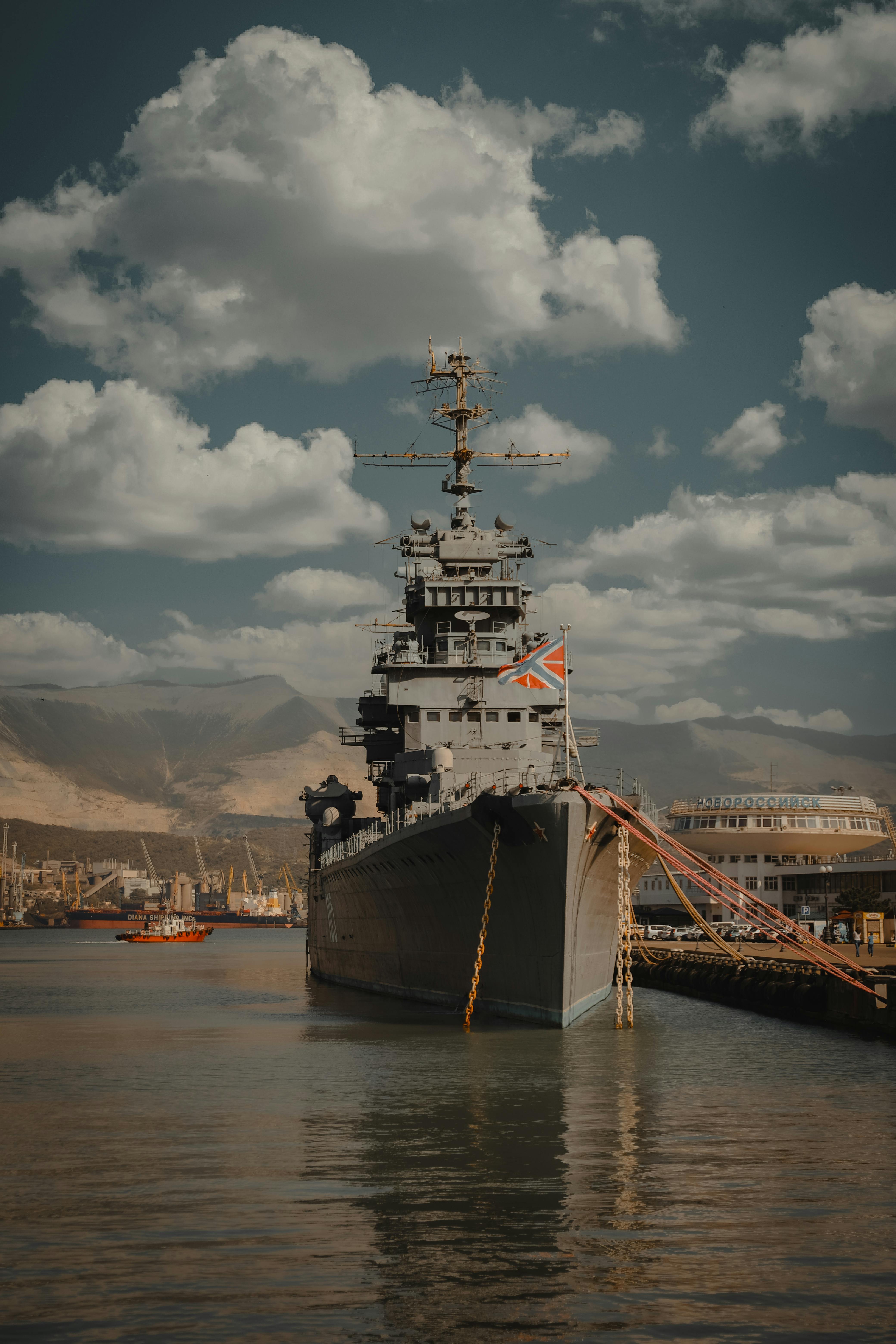 Ucraina atacă portul petrolier Novorossiisk, Rusia lovește Kievul cu drone și rachete